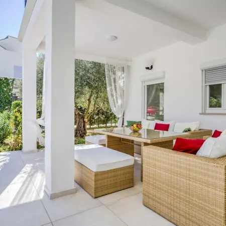 Appartement With Swimming Pool Zambratija, Umag - 27215 Zambratija (Istria)